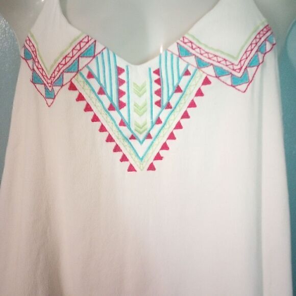 - May & July embroidered boho crop top with adjustable shoulder straps - Picture 2 of 9